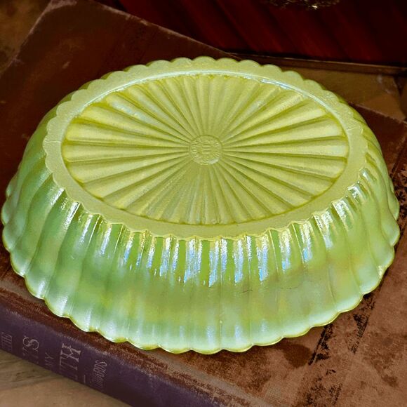 Carnival Dandelion Yellow Rooster on Nest – Westmoreland Mold – UV Reactive – Ro - Picture 4 of 5